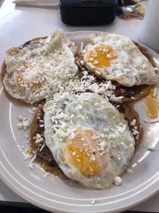 sopes huevo estrellado